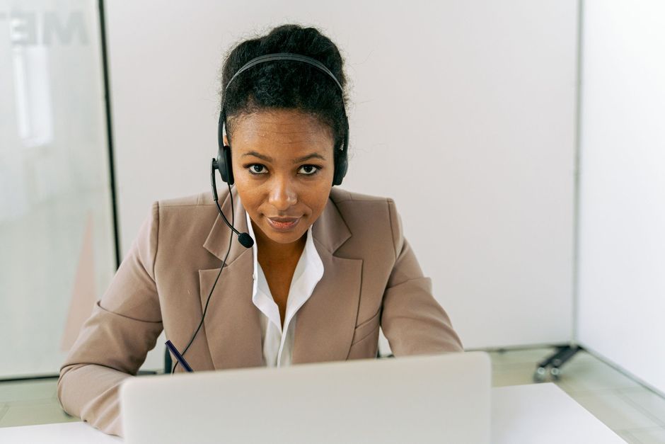 Help desk agent with a headset answering a support call